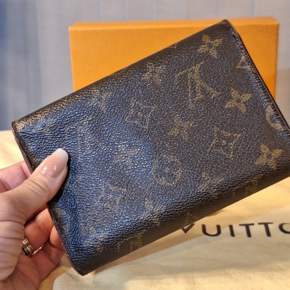Louis Vuitton Vintage Monogram Wallet - Picture 12 of 13